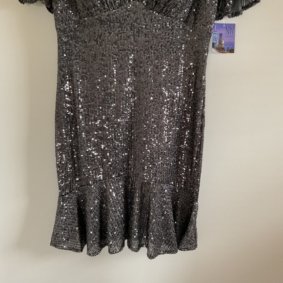NW Nightway All Over Sequined Cocktail Dress Sz 10 Gunmetal Ruffled Hem Padded - Picture 4 of 16